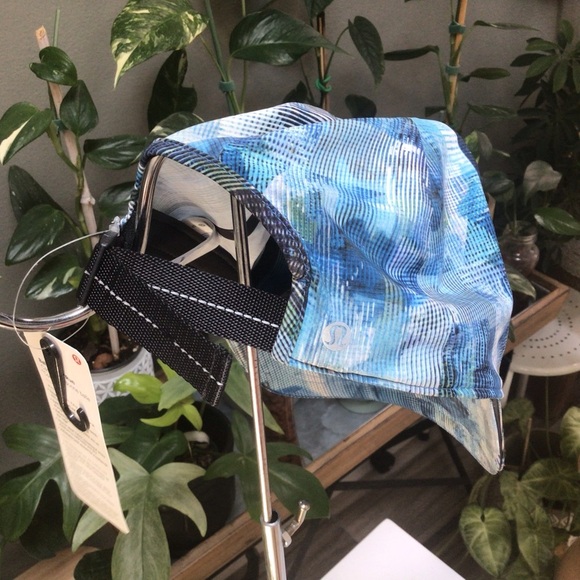 Lululemon blue hat